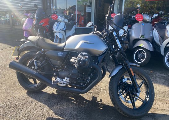 Moto Guzzi V7 Stone 